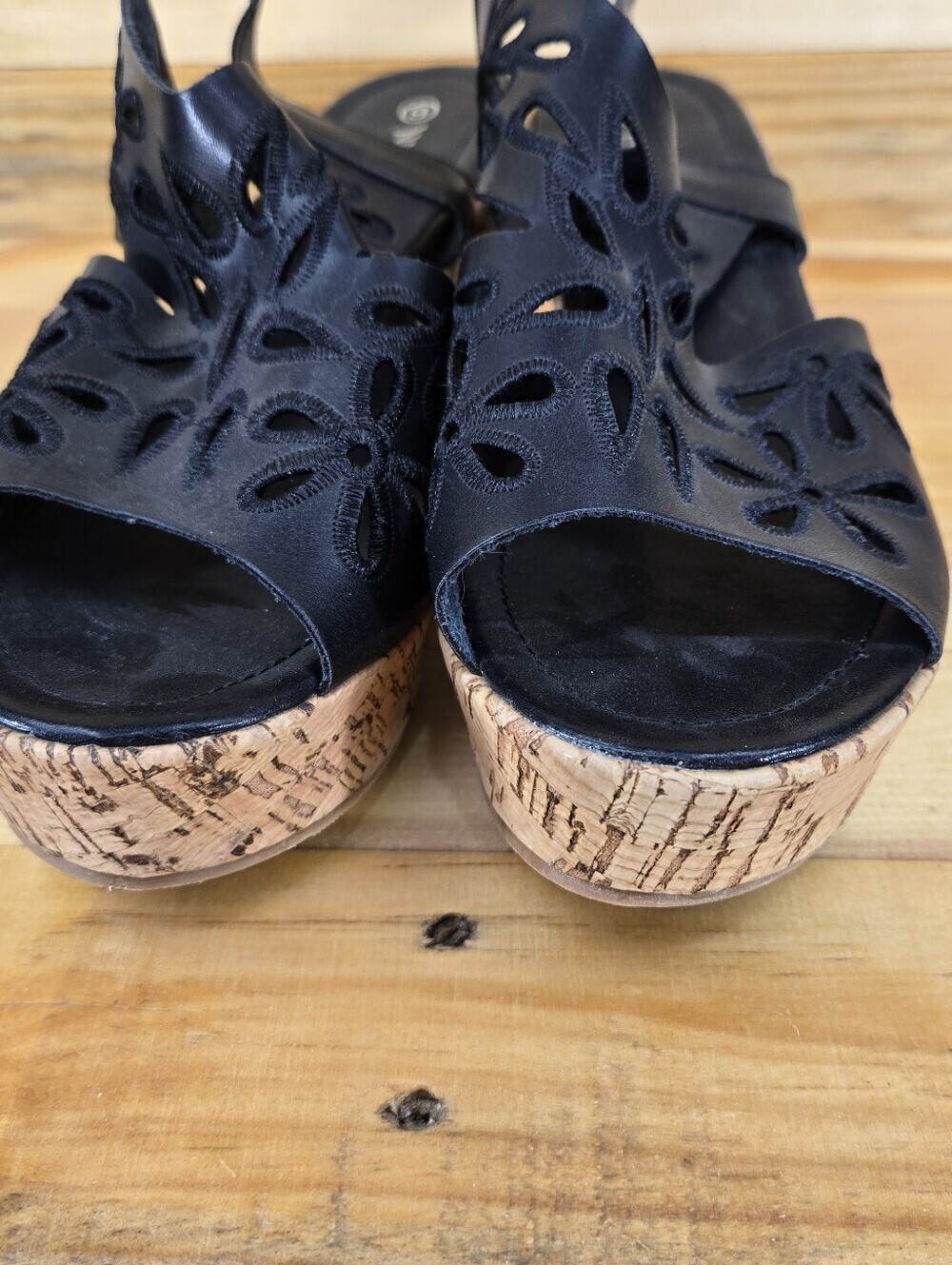 Nature Breeze Women’s Black Wedge Flower Pattern Shoes size 9 NWOT Nature breeze - Picture 3 of 9